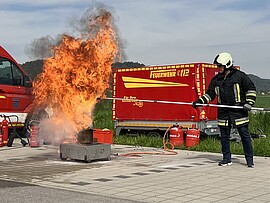 Banner Feuer und Flamme - Ferienprogramm bei der Feuerwehr Buch